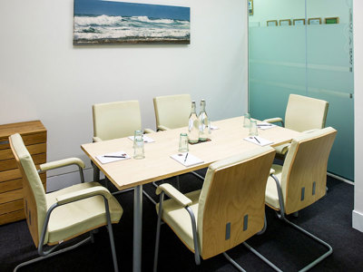 15Hatfields meeting room with table and chairs